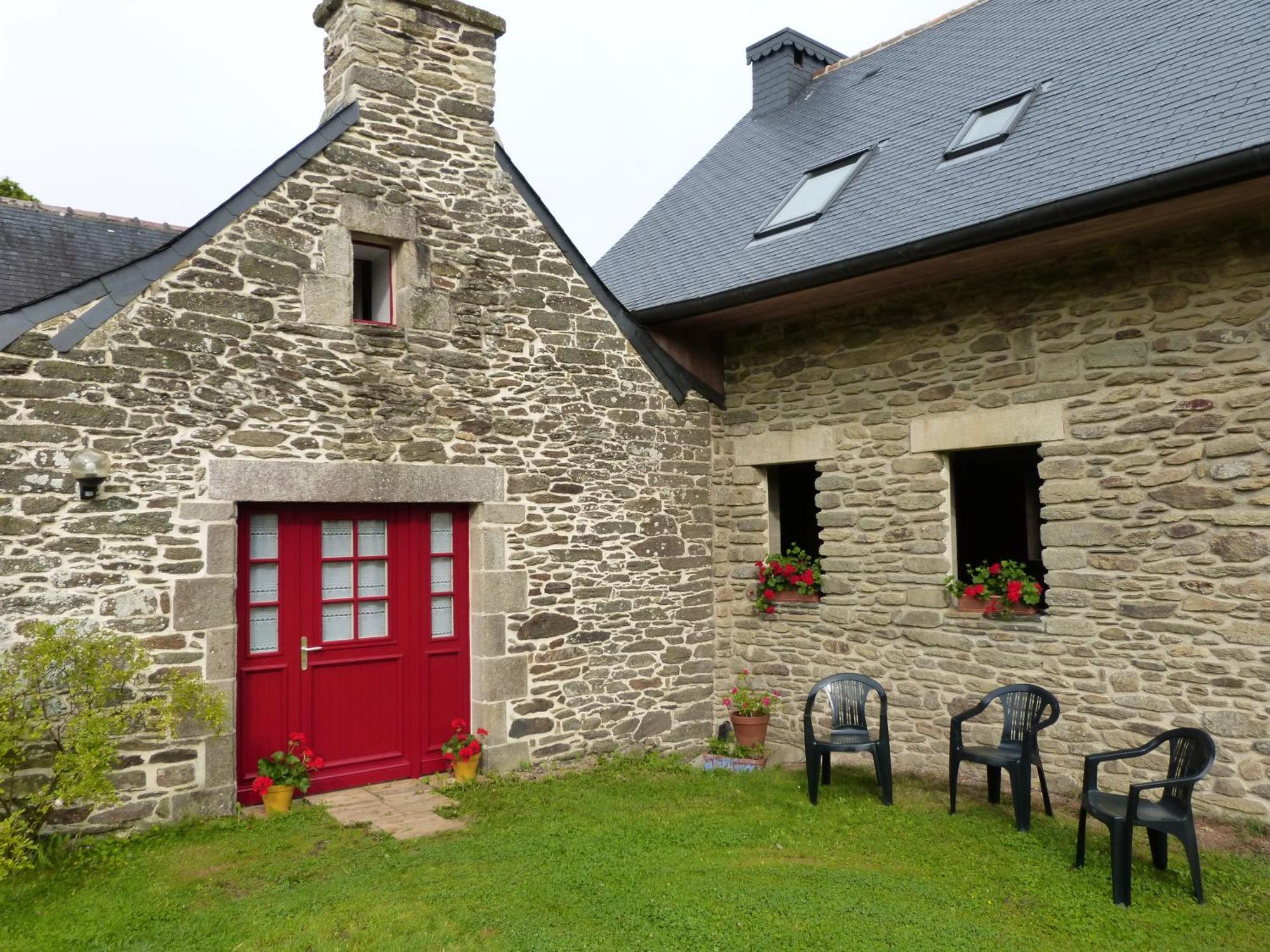 Gite De Caractere Lopérec Exterior photo